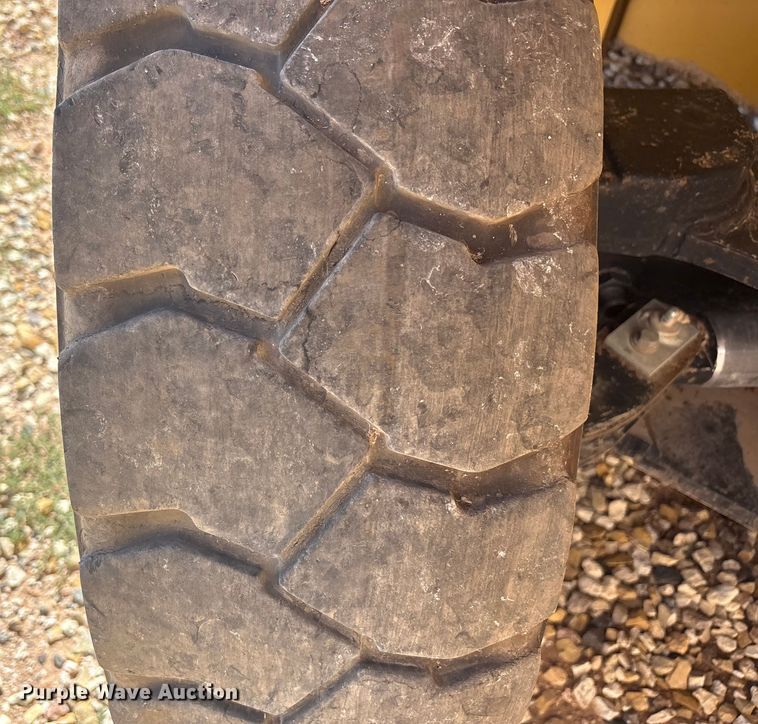 image for item EU4667 Caterpillar DP70 forklift