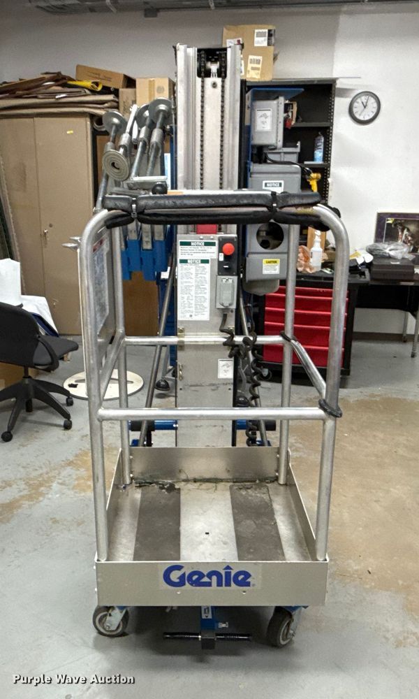 image for item EU5003 2005 Genie AWP-25S vertical lift