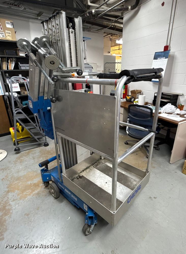 image for item EU5003 2005 Genie AWP-25S vertical lift