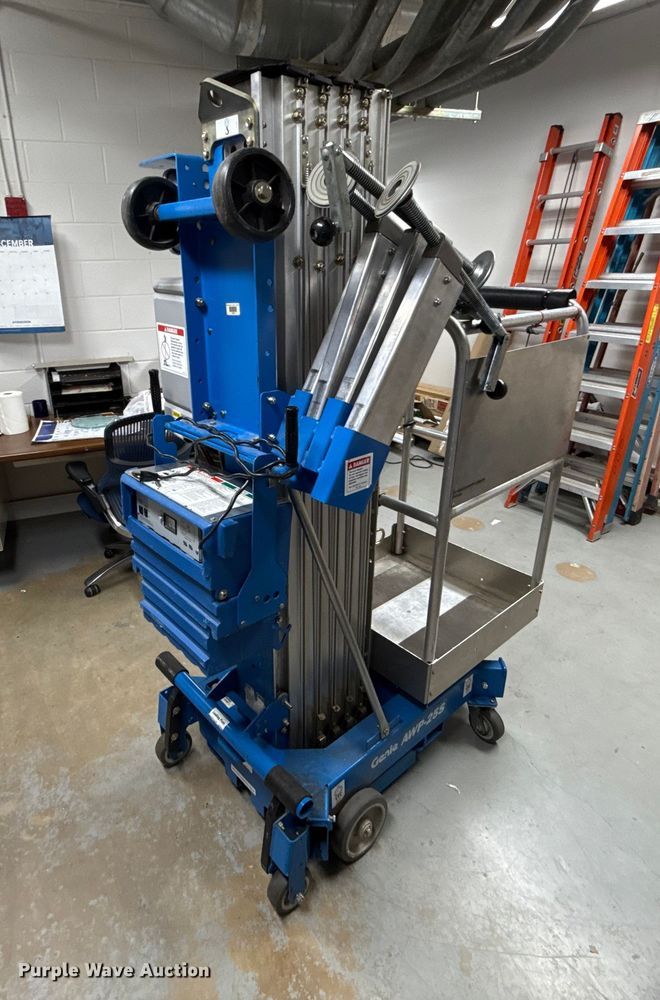 image for item EU5003 2005 Genie AWP-25S vertical lift