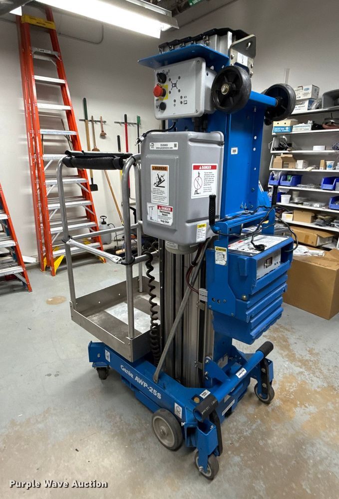 image for item EU5003 2005 Genie AWP-25S vertical lift