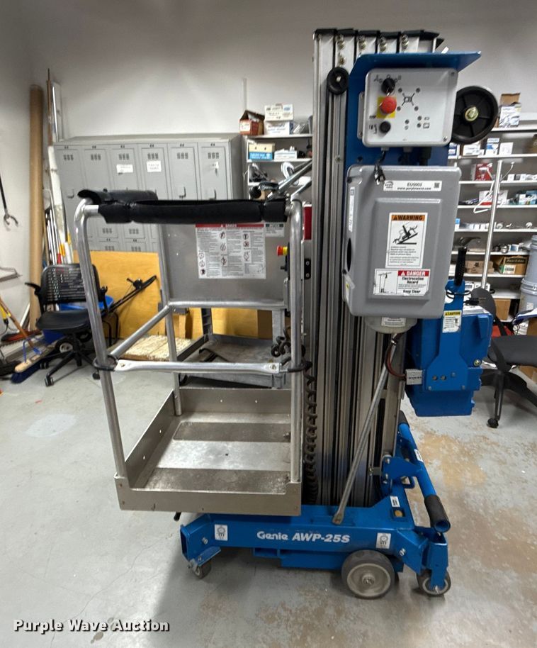 image for item EU5003 2005 Genie AWP-25S vertical lift