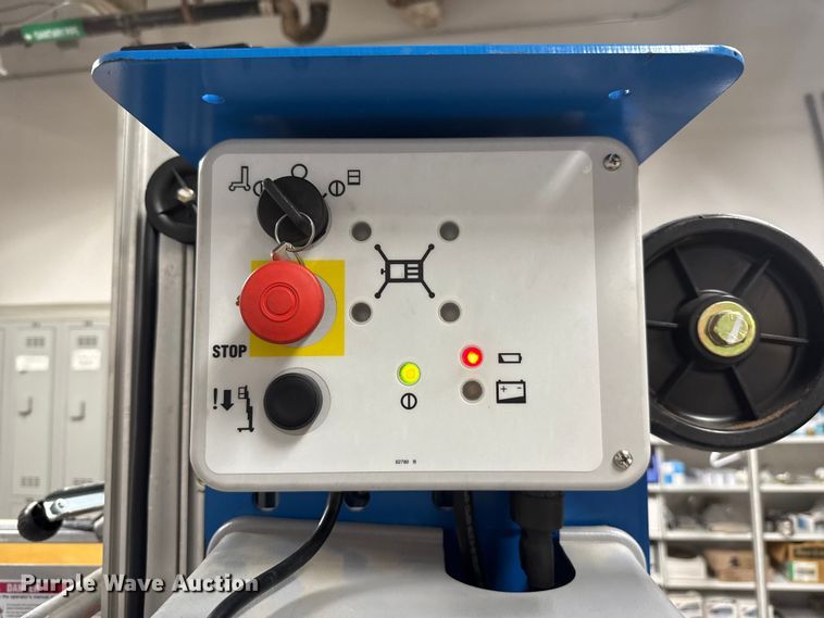 image for item EU5003 2005 Genie AWP-25S vertical lift