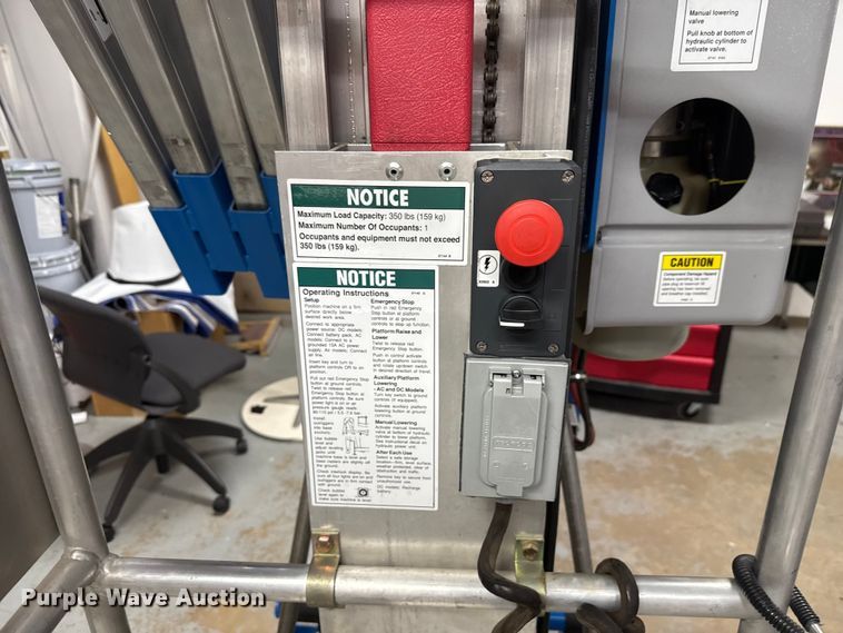 image for item EU5003 2005 Genie AWP-25S vertical lift