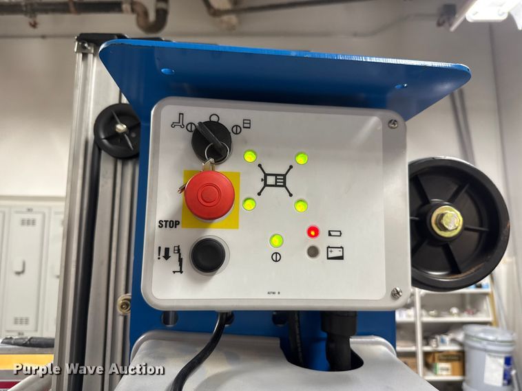 image for item EU5003 2005 Genie AWP-25S vertical lift