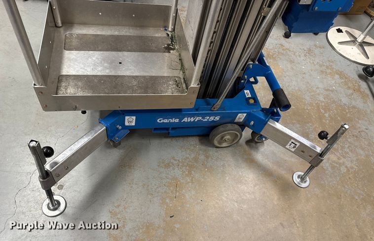 image for item EU5003 2005 Genie AWP-25S vertical lift