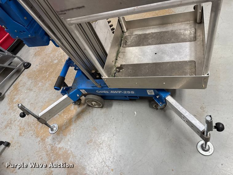 image for item EU5003 2005 Genie AWP-25S vertical lift