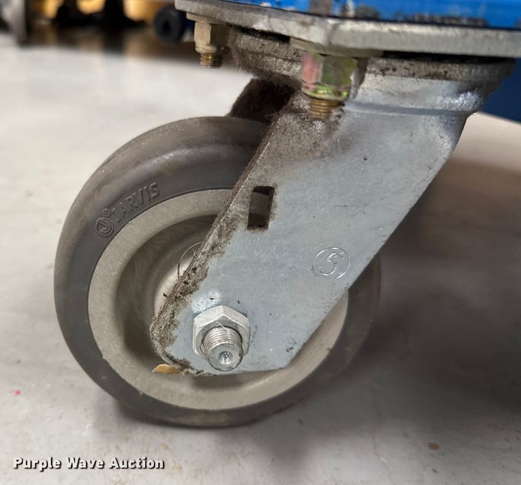 image for item EU5003 2005 Genie AWP-25S vertical lift