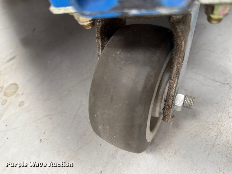 image for item EU5003 2005 Genie AWP-25S vertical lift