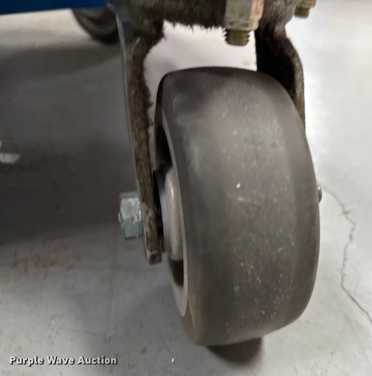 image for item EU5003 2005 Genie AWP-25S vertical lift