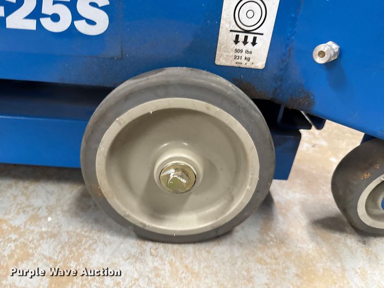 image for item EU5003 2005 Genie AWP-25S vertical lift