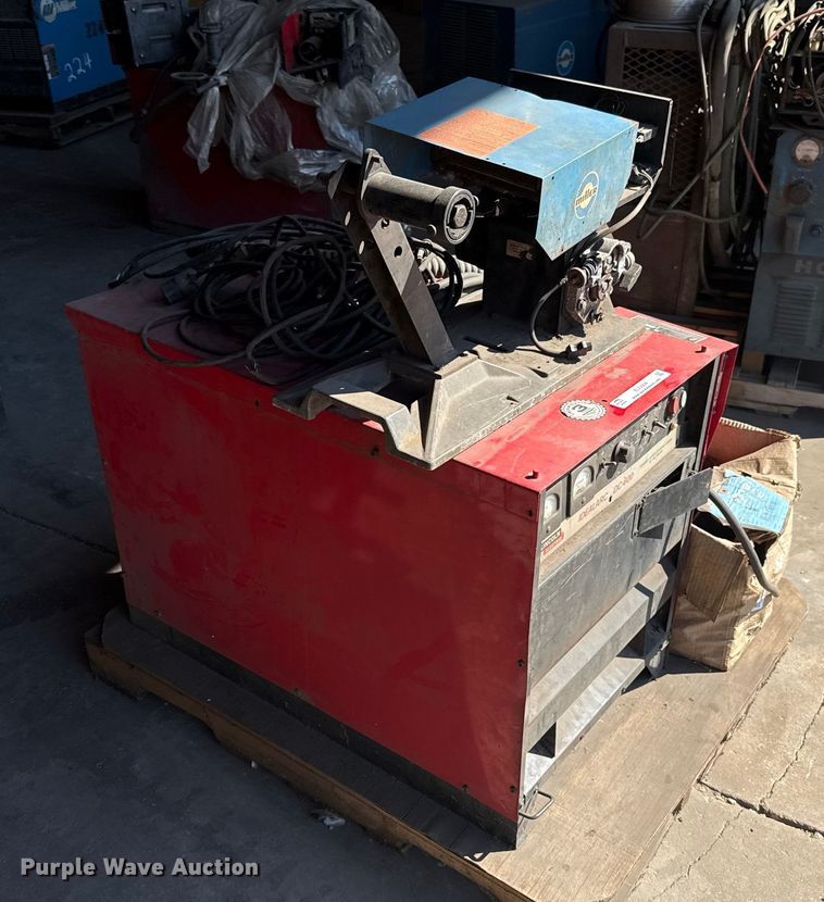 image for item EU5004 Lincoln Electric Idealarc DC-600 welder