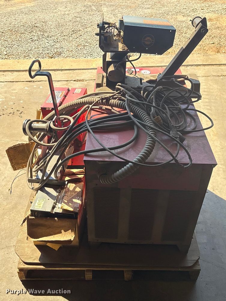 image for item EU5004 Lincoln Electric Idealarc DC-600 welder