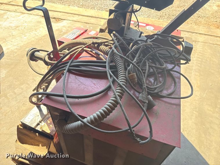 image for item EU5004 Lincoln Electric Idealarc DC-600 welder