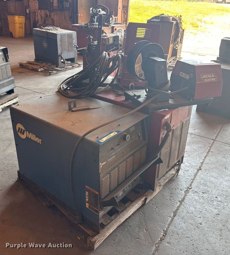 image for item EU5006 Lincoln Electric Idealarc DC-600 welder