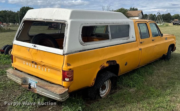 image for item EU6009 1976 Chevrolet C20 Crew Cab pickup truck