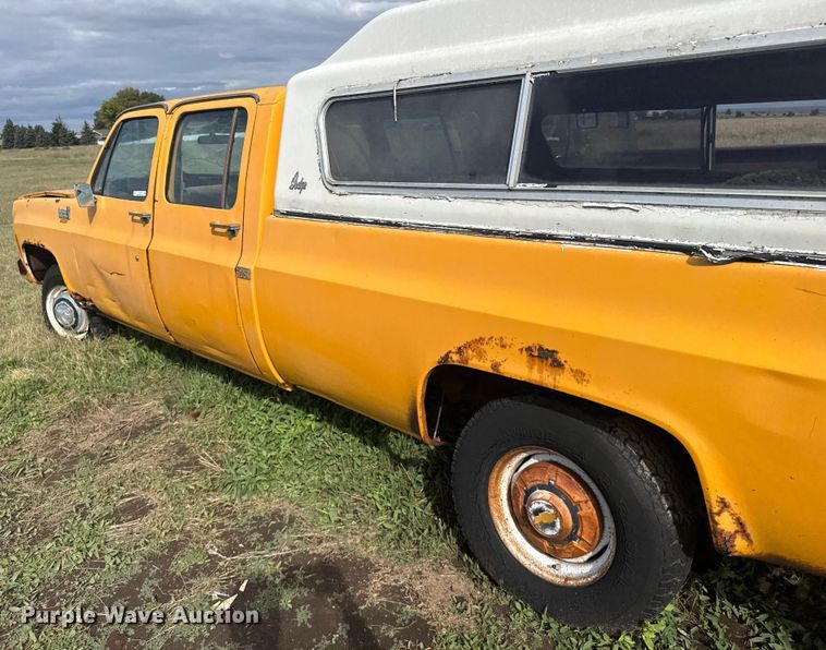 image for item EU6009 1976 Chevrolet C20 Crew Cab pickup truck