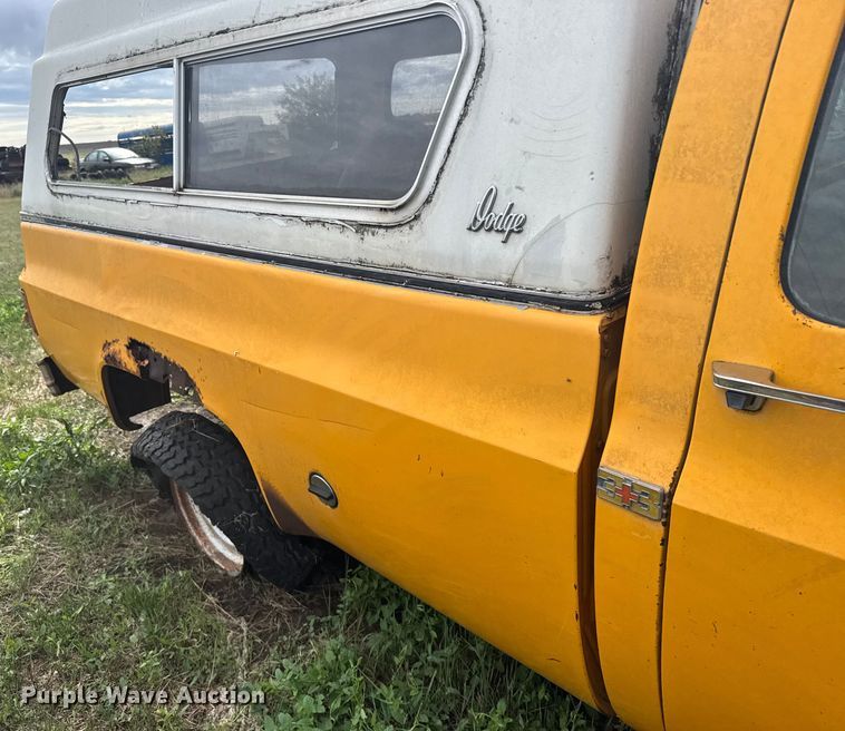 image for item EU6009 1976 Chevrolet C20 Crew Cab pickup truck