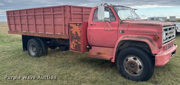 image for item EU6023 1981 GMC 6000 flatbed truck
