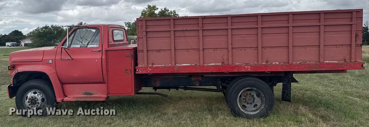 image for item EU6023 1981 GMC 6000 flatbed truck