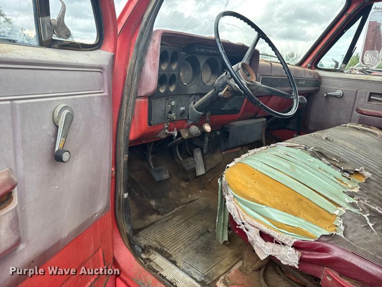 image for item EU6023 1981 GMC 6000 flatbed truck