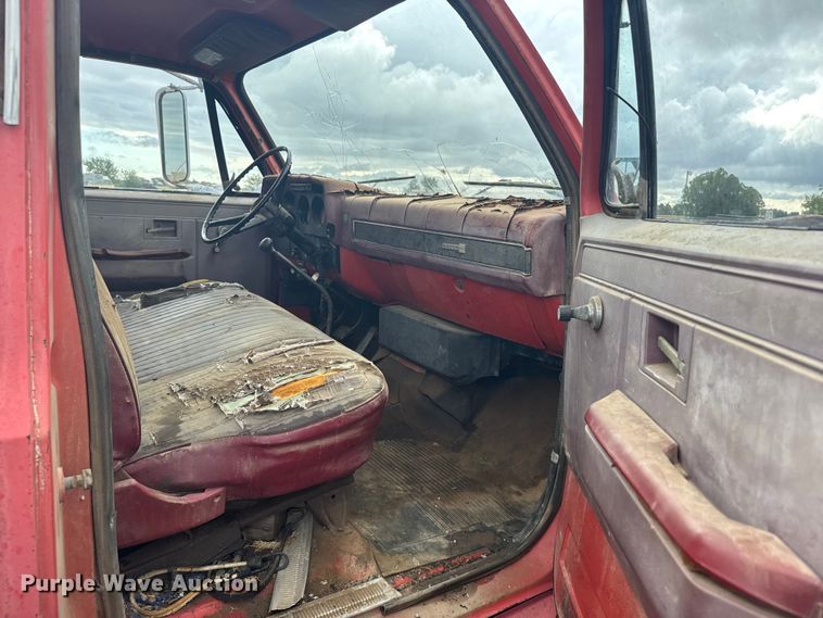 image for item EU6023 1981 GMC 6000 flatbed truck