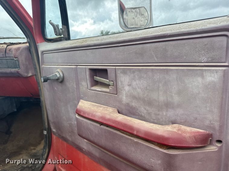 image for item EU6023 1981 GMC 6000 flatbed truck