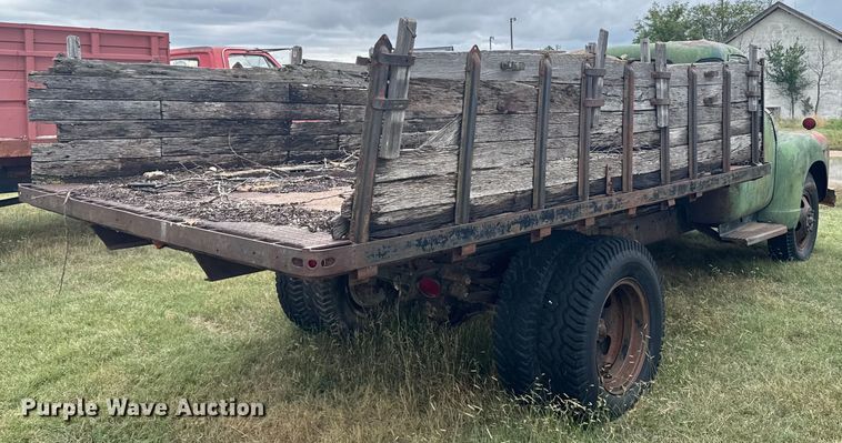image for item EU6024 1948 Chevrolet flatbed truck