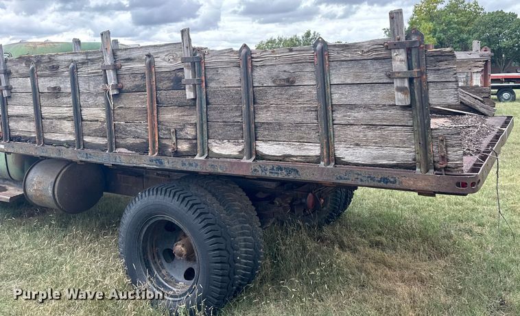 image for item EU6024 1948 Chevrolet flatbed truck