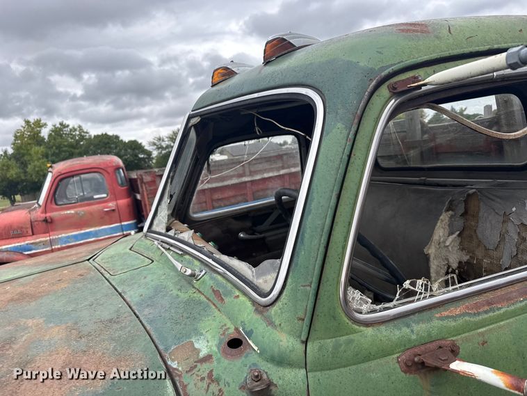 image for item EU6024 1948 Chevrolet flatbed truck