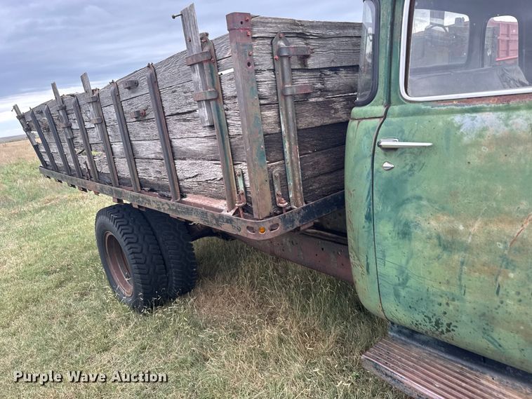 image for item EU6024 1948 Chevrolet flatbed truck