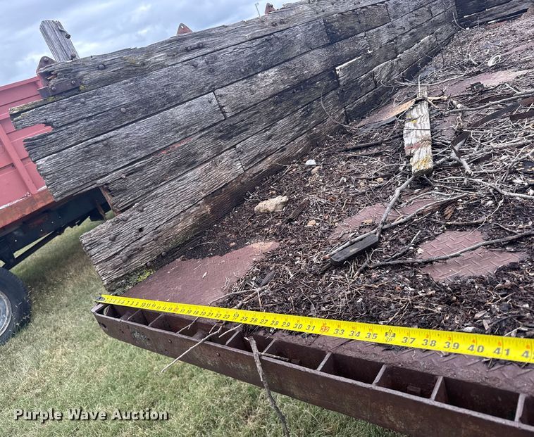 image for item EU6024 1948 Chevrolet flatbed truck