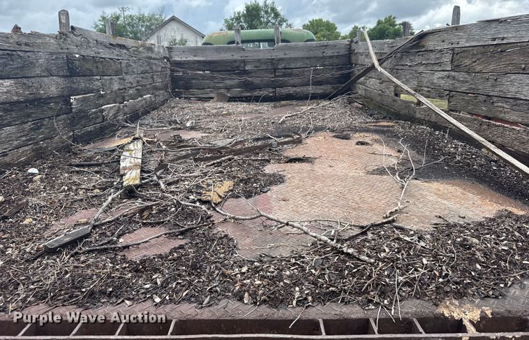 image for item EU6024 1948 Chevrolet flatbed truck