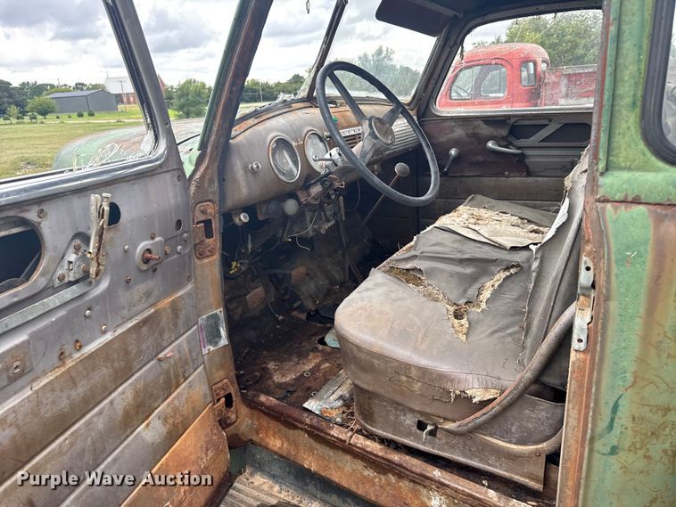 image for item EU6024 1948 Chevrolet flatbed truck