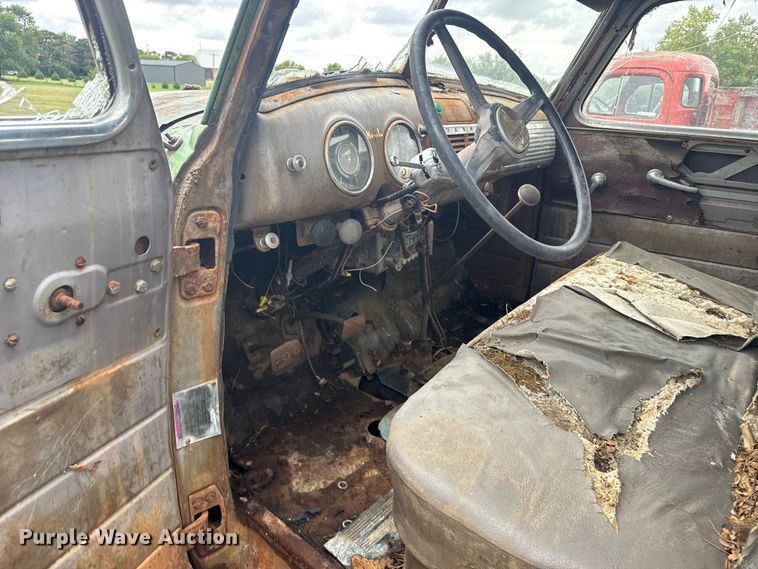 image for item EU6024 1948 Chevrolet flatbed truck