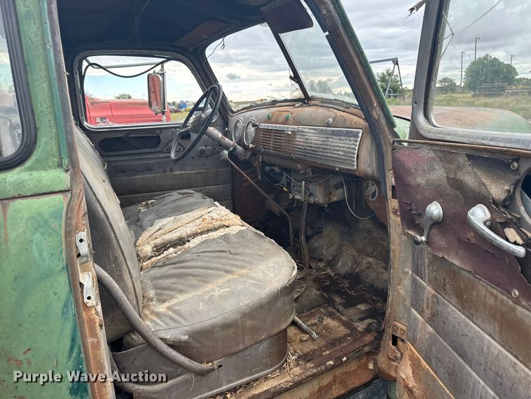 image for item EU6024 1948 Chevrolet flatbed truck