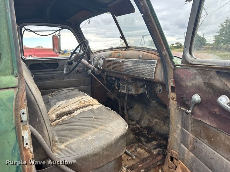 image for item EU6024 1948 Chevrolet flatbed truck