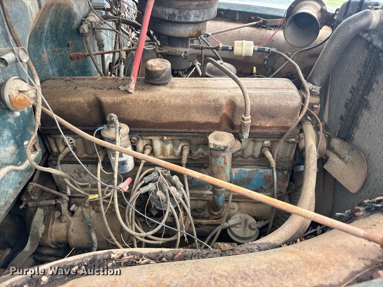 image for item EU6024 1948 Chevrolet flatbed truck