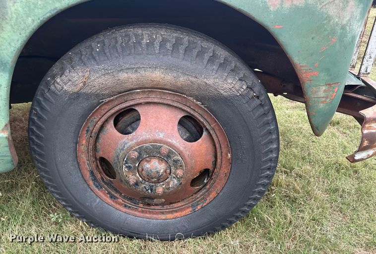 image for item EU6024 1948 Chevrolet flatbed truck