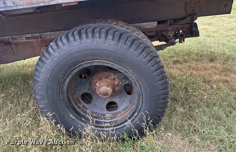 image for item EU6024 1948 Chevrolet flatbed truck