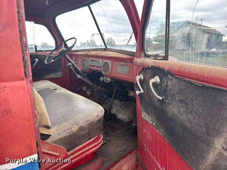 image for item EU6025 1948 Dodge flatbed truck