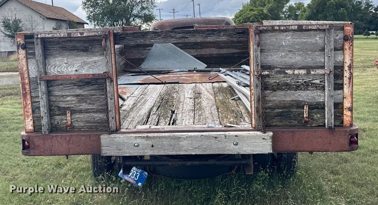 image for item EU6026 1946 Chevrolet flatbed truck