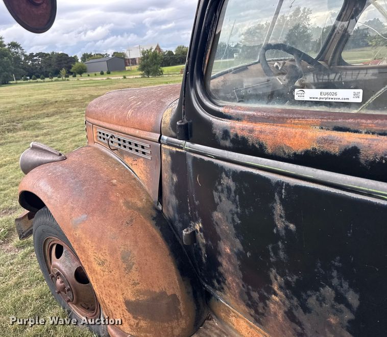 image for item EU6026 1946 Chevrolet flatbed truck