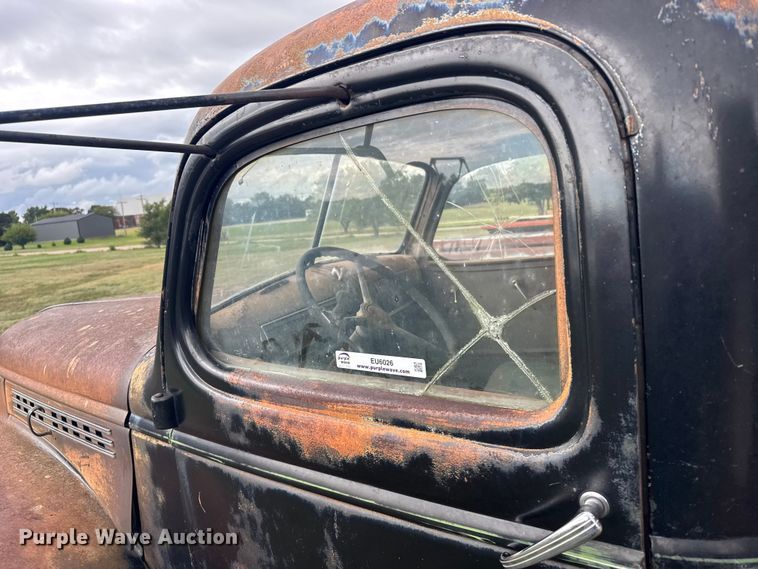 image for item EU6026 1946 Chevrolet flatbed truck