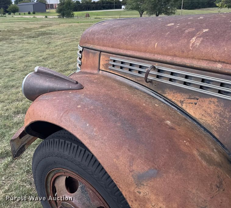 image for item EU6026 1946 Chevrolet flatbed truck