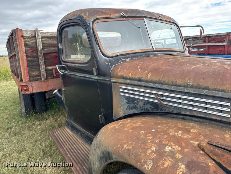 image for item EU6026 1946 Chevrolet flatbed truck