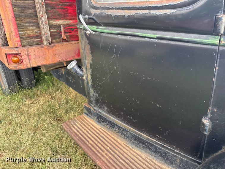 image for item EU6026 1946 Chevrolet flatbed truck