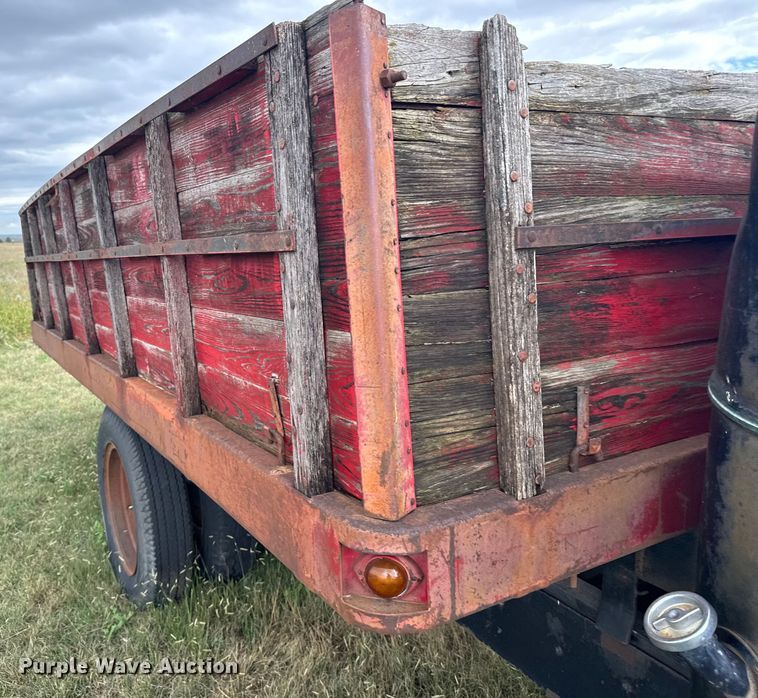 image for item EU6026 1946 Chevrolet flatbed truck