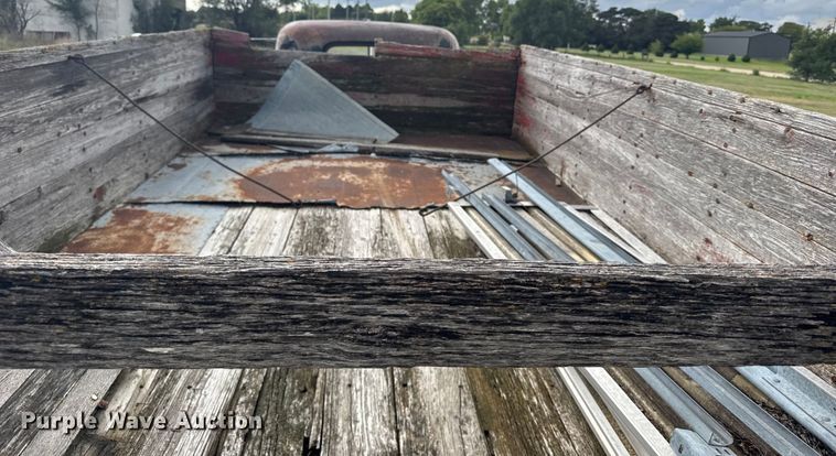 image for item EU6026 1946 Chevrolet flatbed truck