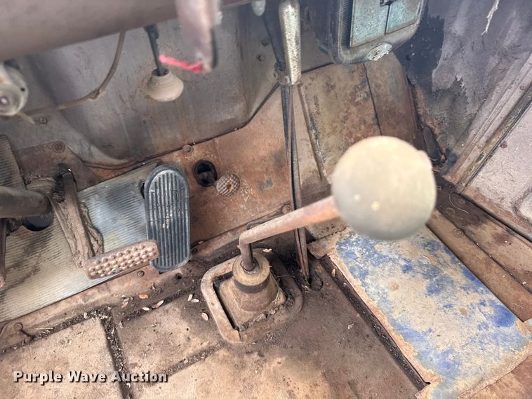 image for item EU6026 1946 Chevrolet flatbed truck